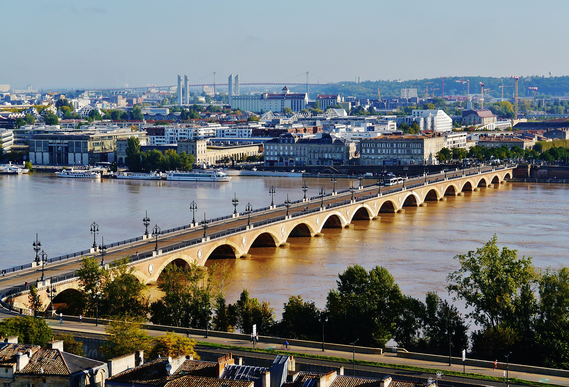 Flèche Saint-Michel et pont de pierre, Bordeaux